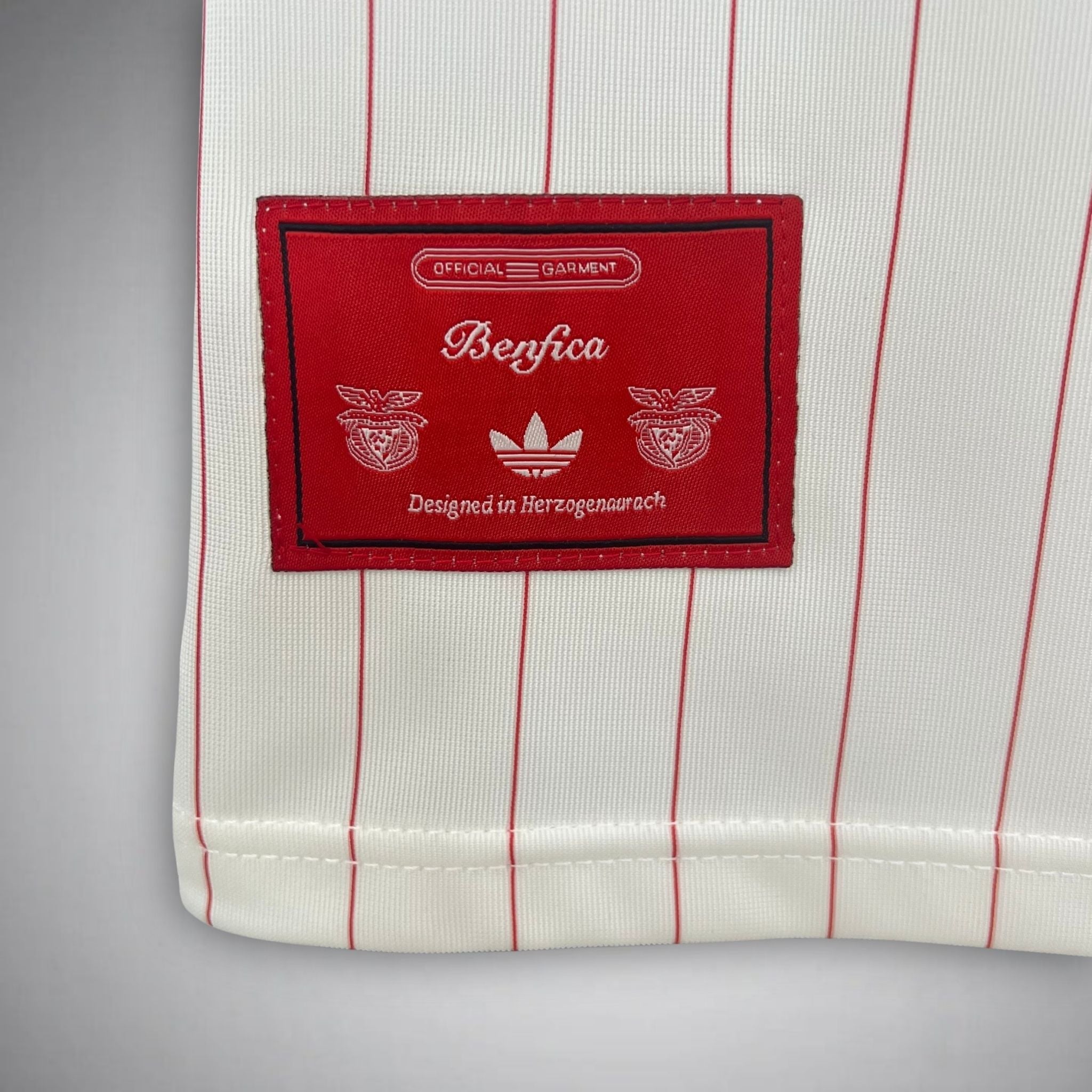SL Benfica "Retro Stripes" Premium Kit - FutKulture