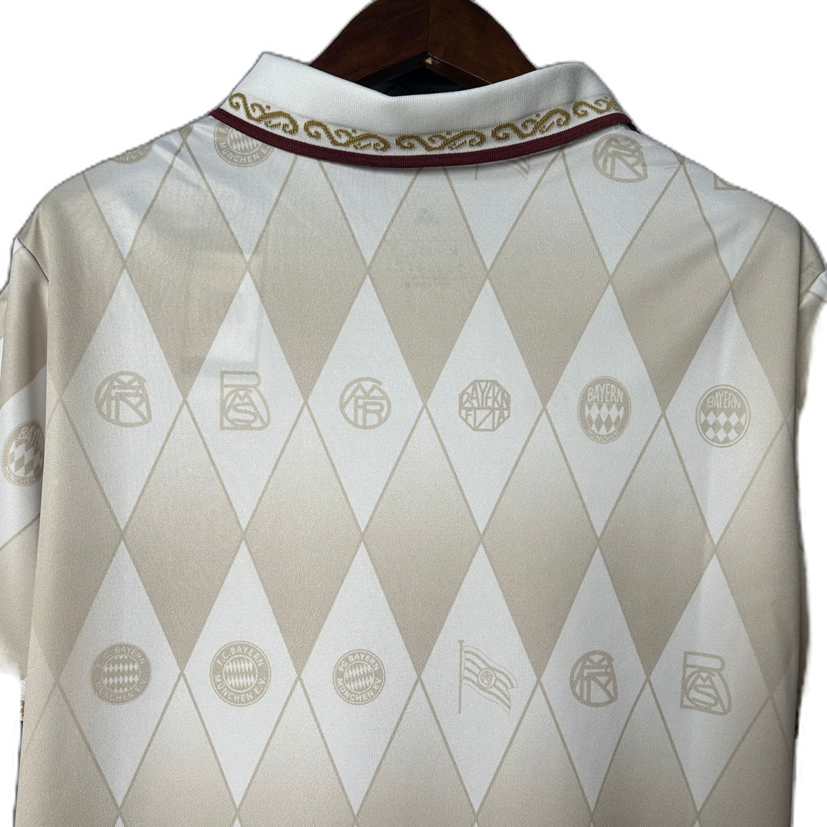 FC Bayern "Die Krone" Premium Kit - FutKulture