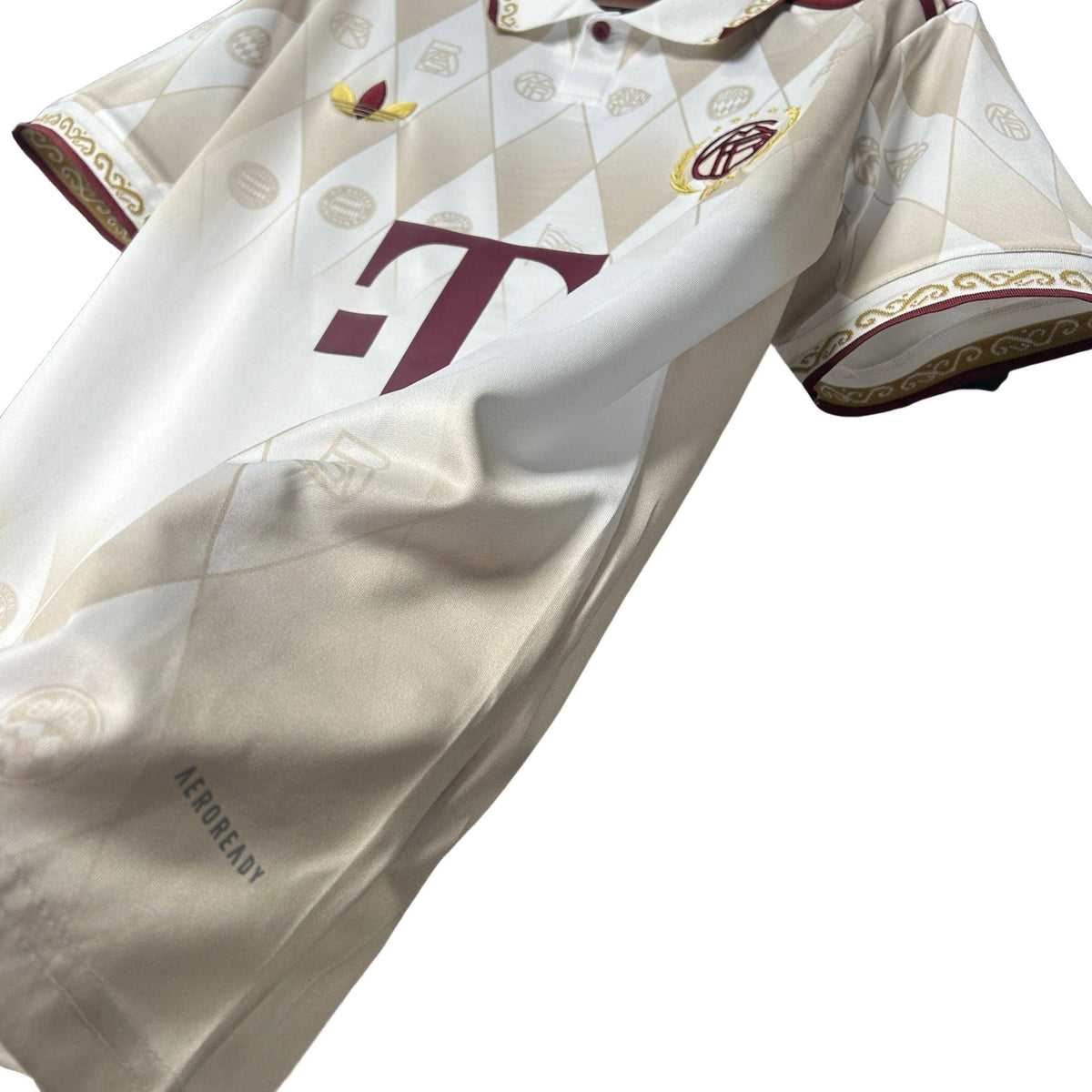 FC Bayern "Die Krone" Premium Kit - FutKulture