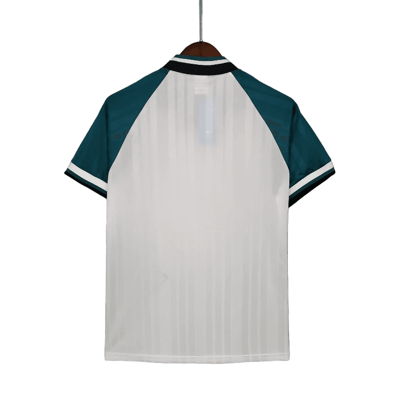 Liverpool 1993/95 Away