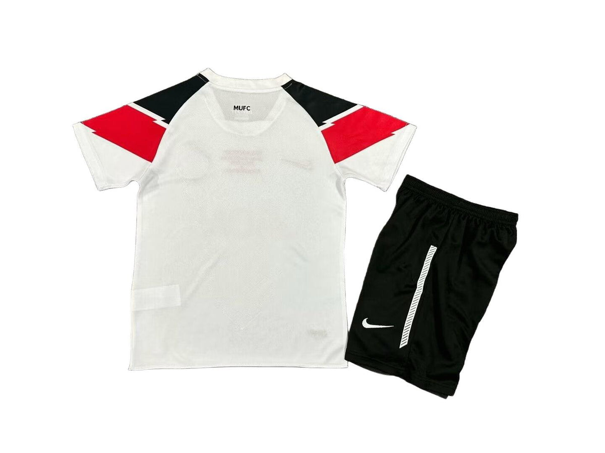 Manchester United 2010/11 Away Kids